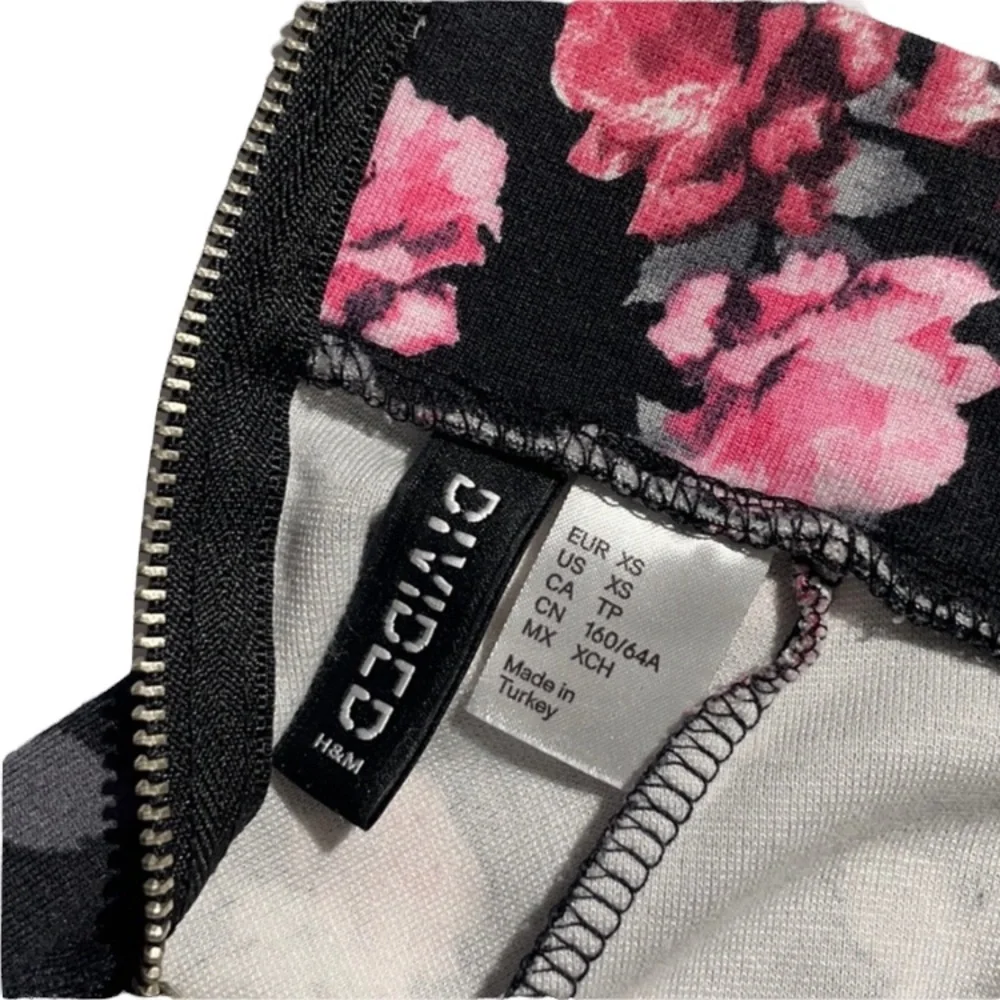 Flirty Floral Fun Mini Skirt Divided Size XS